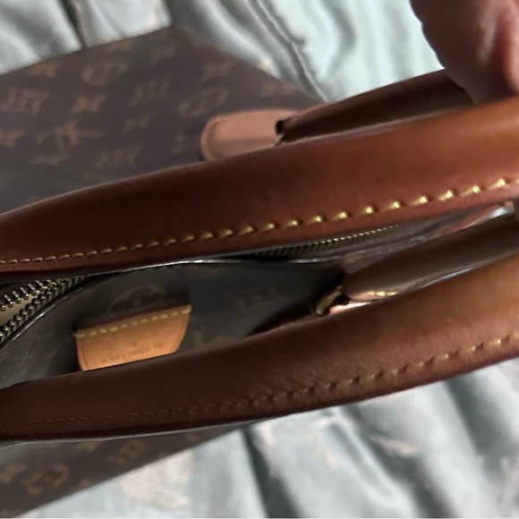 Louis Vuitton Rivoli MM - Picture 13 of 13